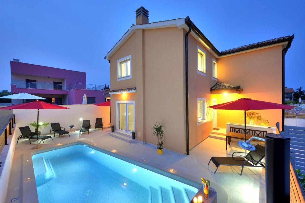 Villa With Private Pool In Village Jadreski Pula Exterior photo