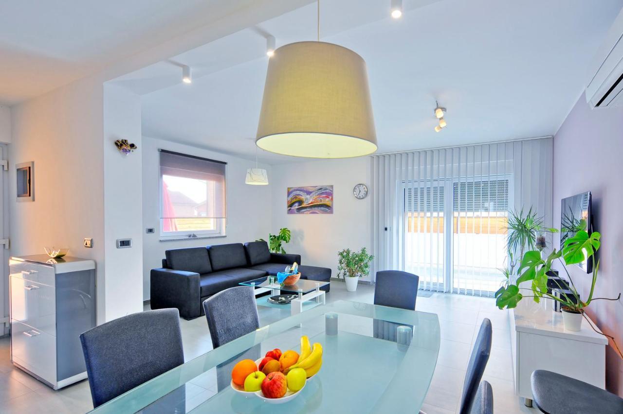 Villa With Private Pool In Village Jadreski Pula Exterior photo
