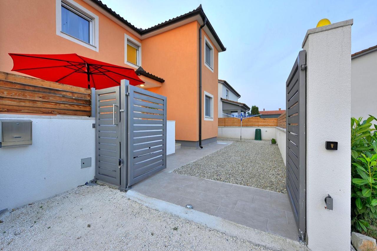 Villa With Private Pool In Village Jadreski Pula Exterior photo