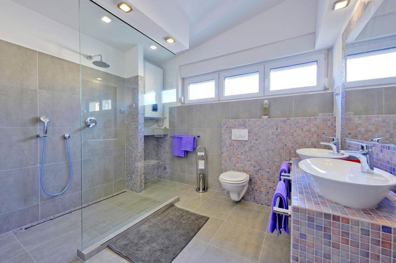 Villa With Private Pool In Village Jadreski Pula Exterior photo