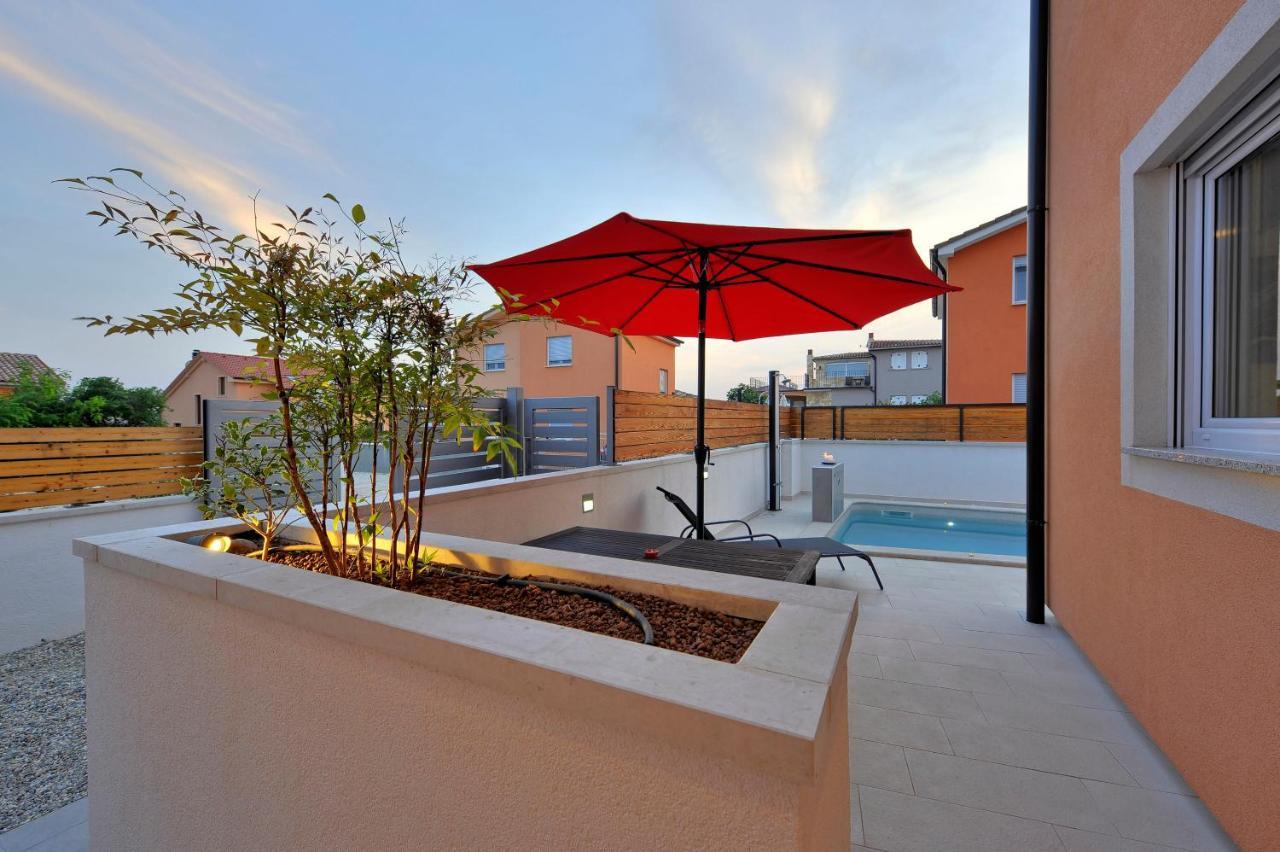 Villa With Private Pool In Village Jadreski Pula Exterior photo